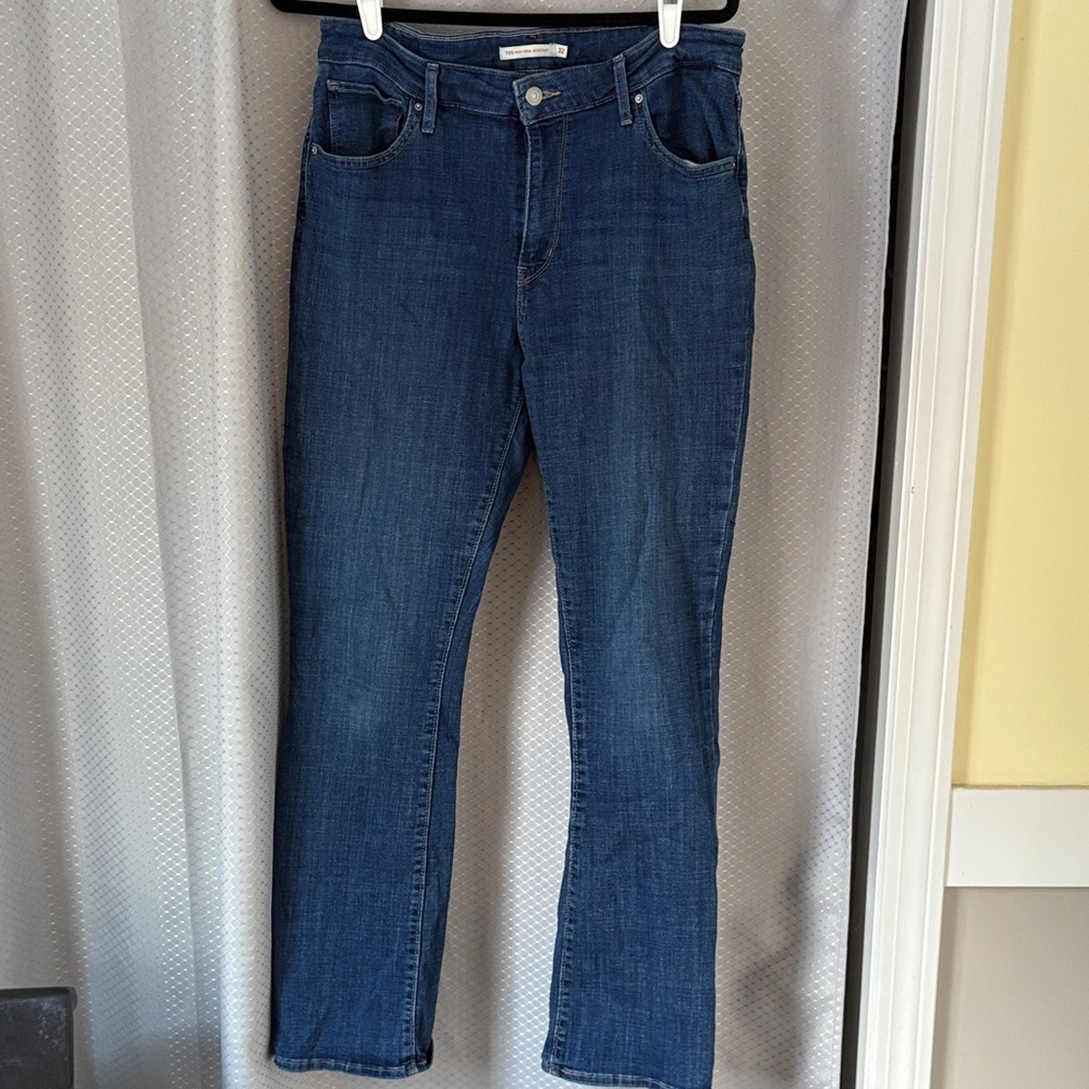 Levi's 725 high rise bootcut 32x32